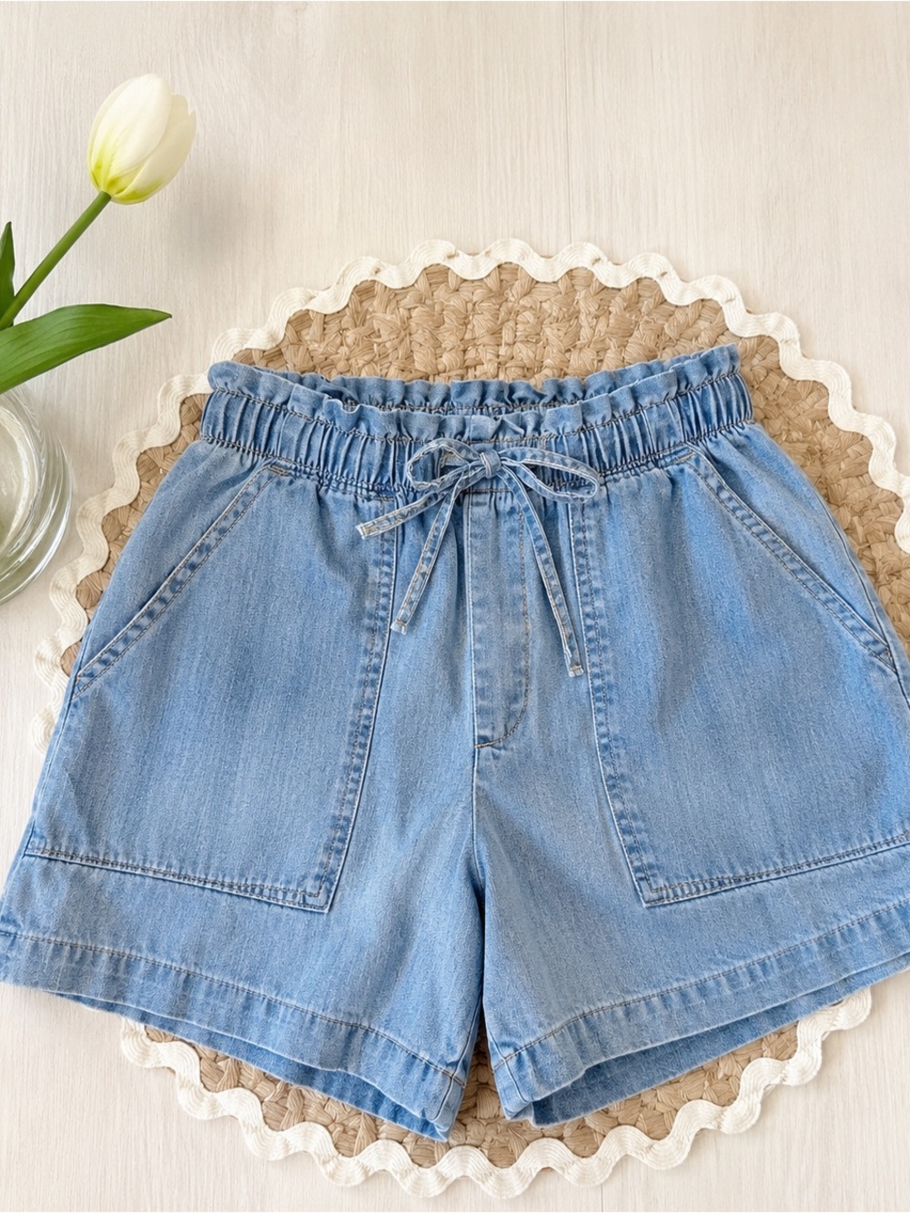 Banana Republic Mid-Rise Summerweight Denim Pull-On Shorts Light Wash Small